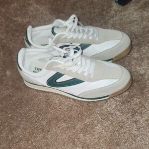 Tretorn 7.5 White and Green Sneakers Grippy Lugs